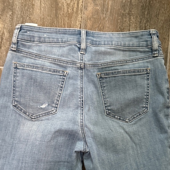 Chico's Light Blue Girlfriend slim leg crop Jeans - Picture 5 of 12